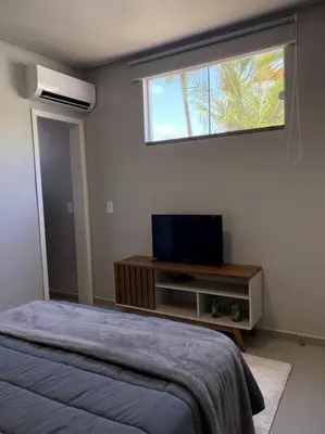 Uma televisão e/ou sistema de entretenimento em Loft 116 B - Porto Belo/SC