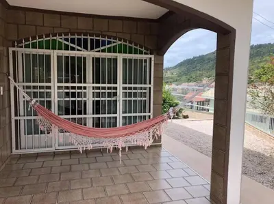 Uma vista geral da montanha ou uma vista da montanha a partir da casa de férias