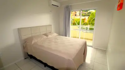 Uma cama ou camas num quarto em 1014 - Apartamento no centro de Bombinhas