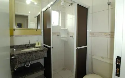 Uma casa de banho em 1014 - Apartamento no centro de Bombinhas