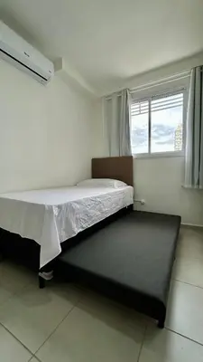Uma cama ou camas num quarto em Condomínio Vista Atlântico - Apartamento Novo - Próximo à Praia - Vista Mar - Área de Lazer