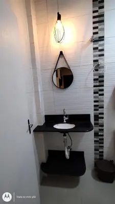 Uma casa de banho em kitnet 3
