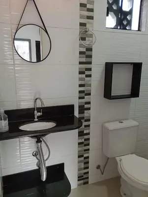 Uma casa de banho em kitnet 3