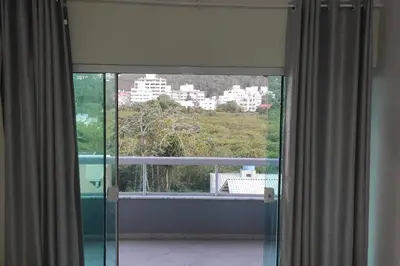 Uma varanda ou terraço em O% cigarro! 0% pêlos de animais. Perto de tudo