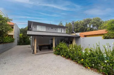 O edifício onde o apartamento está situado