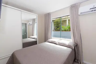 Uma cama ou camas num quarto em 540B - Linda casa com 5 dormitórios á 100m da praia