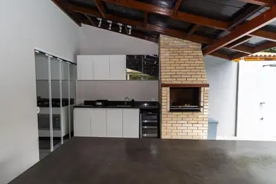 A cozinha ou kitchenette de 540B - Linda casa com 5 dormitórios á 100m da praia