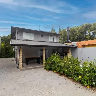 540B - Linda casa com 5 dormitórios á 100m da praia