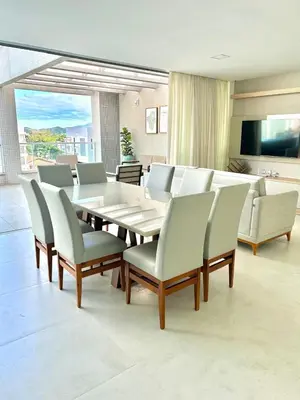 Uma televisão e/ou sistema de entretenimento em ANSNEGOCIOS APTO DUPLEX PRAIA MARISCAL 306 Bayside
