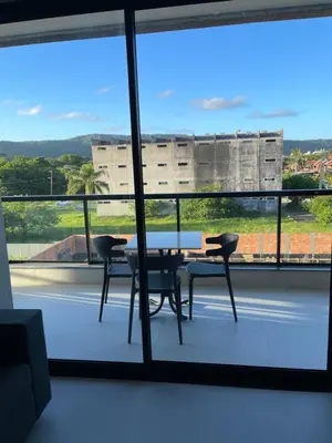 A planta de Apto inteiro 2 quartos, condomínio com piscina aquecida