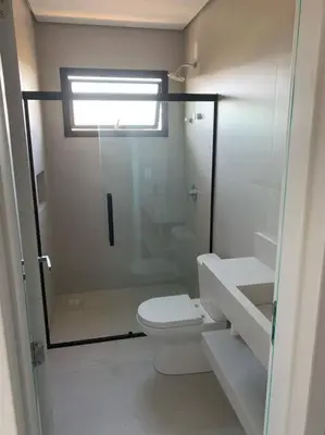 A planta de Apto inteiro 2 quartos, condomínio com piscina aquecida