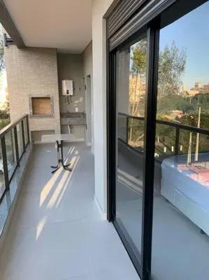 A planta de Apto inteiro 2 quartos, condomínio com piscina aquecida