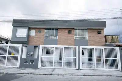 O edifício onde o apartamento está situado