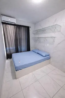 Uma cama ou camas num quarto em RL Suíte com cama de casal, com banheiro privado, ar split, wifi em Sobrado, sem áreas compartilhadas, somente acesso comum qqq
