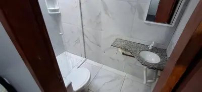 Uma casa de banho em RL Suíte com cama de casal, com banheiro privado, ar split, wifi em Sobrado, sem áreas compartilhadas, somente acesso comum qqq