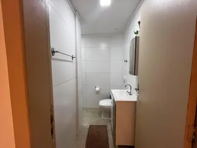 Uma casa de banho em Apartamento 30 mtrs do mar para 6 pessoas, Pereque -Porto Belo