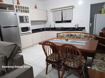A cozinha ou kitchenette de Casa de fácil acesso 1a2km da prai