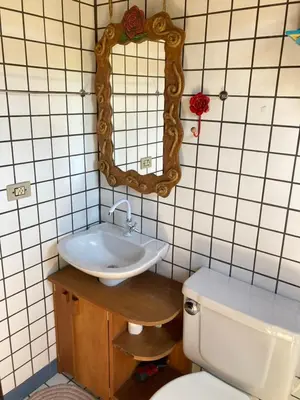 Uma casa de banho em Quarto em Chalé Rústico e Aconchegante - Piso Superior