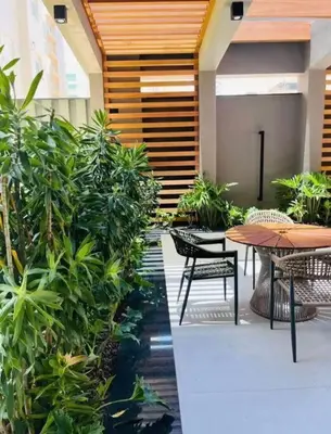 Um jardim no exterior de Infinity Tower Flat - 1403