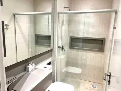 Uma casa de banho em Vista mar! Apto alto padrão! ZS26H