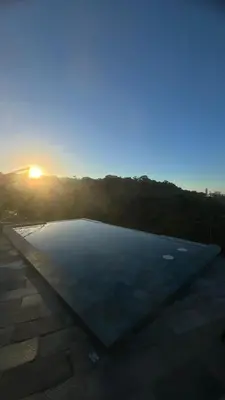 O nascer ou o pôr do sol visto a partir do hotel