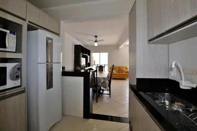 A cozinha ou kitchenette de 1045 - Apartamento no centro de Bombinhas a 50mts do mar