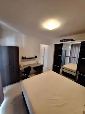 Uma cama ou camas num quarto em Ótimo apartamento de 2 quartos 2 bwcs em itapema meia praia - Aluguel de Temporada