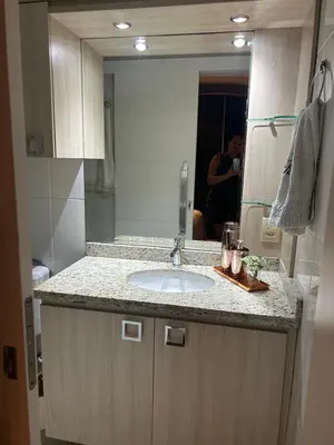 Uma casa de banho em Apartamento para alugar na temporada a 150m do mar