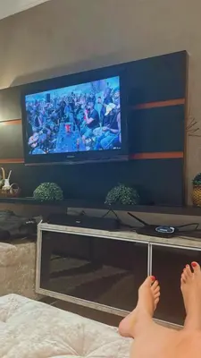 Uma televisão e/ou sistema de entretenimento em Apartamento para alugar na temporada a 150m do mar