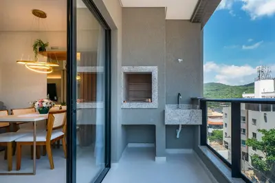Uma vista geral da montanha ou uma vista da montanha a partir do apartamento