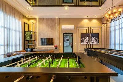 Uma mesa de bilhar em Sunny Flats