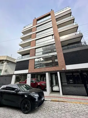 O edifício onde o apartamento está situado