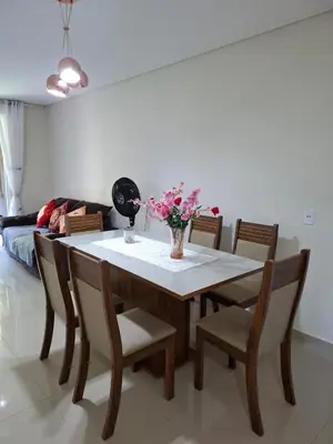 Uma área de estar em Apartamento em Bombinhas Próximo ao centro e Passarela do Ribeiro