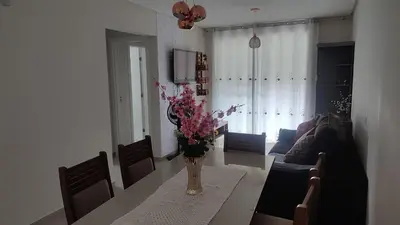 Uma área de estar em Apartamento em Bombinhas Próximo ao centro e Passarela do Ribeiro