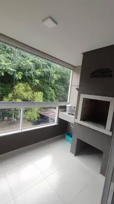 Uma varanda ou terraço em Apartamento em Bombinhas Próximo ao centro e Passarela do Ribeiro