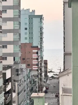 Uma vista do mar geral ou uma vista do mar a partir do apartamento