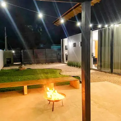 Um jardim no exterior de Loft1 com Jacuzzi para Casal - Lofts Mariscal, Bombinhas-SC