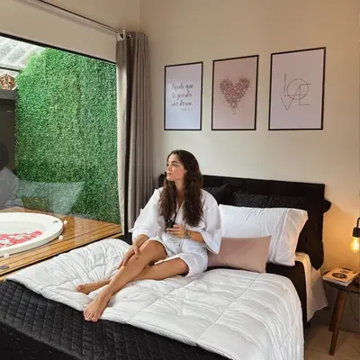 Uma cama ou camas num quarto em Loft3 com Jacuzzi para Casal - Lofts Mariscal, Bombinhas-SC