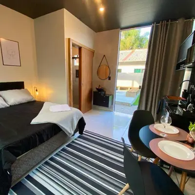 Uma cama ou camas num quarto em Loft3 com Jacuzzi para Casal - Lofts Mariscal, Bombinhas-SC