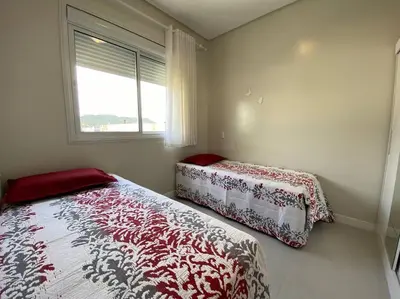 Uma cama ou camas num quarto em Miss Sarajevo Praia Palmas Governador Celso Ramos