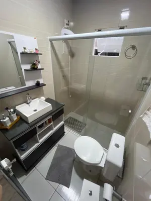 Uma casa de banho em Casa aconchegante em Governador Celso Ramos - Nazário