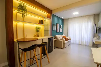 Uma área de estar em Brisas do Sul 102 - Apto 2 quartos - 150 metros da Praia do Mariscal!