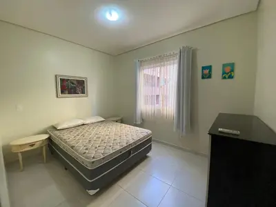 Uma cama ou camas num quarto em B778 - Apto próx. do mar p/ 5 pessoas em Bombas SC