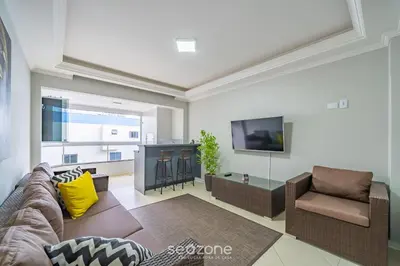 Uma televisão e/ou sistema de entretenimento em Apto a 60m do mar - Meia Praia Itapema OBS0301