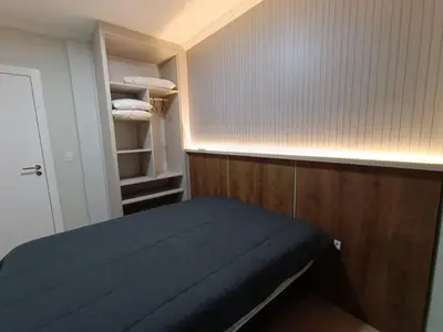 Uma cama ou camas num quarto em Vista mar com ótima localização na meia praia