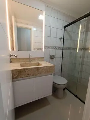 Uma casa de banho em Vista mar com ótima localização na meia praia