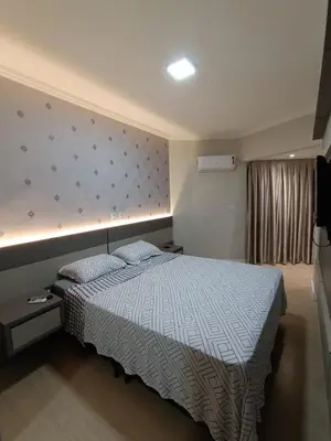 Uma cama ou camas num quarto em Vista mar com ótima localização na meia praia