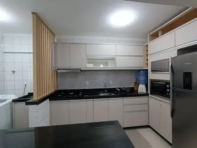 A cozinha ou kitchenette de Vista mar com ótima localização na meia praia