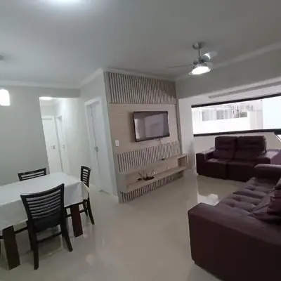 Vista mar com ótima localização na meia praia