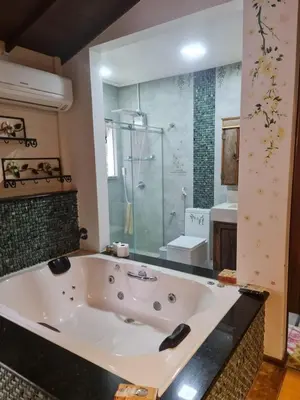 Uma casa de banho em Mahalo